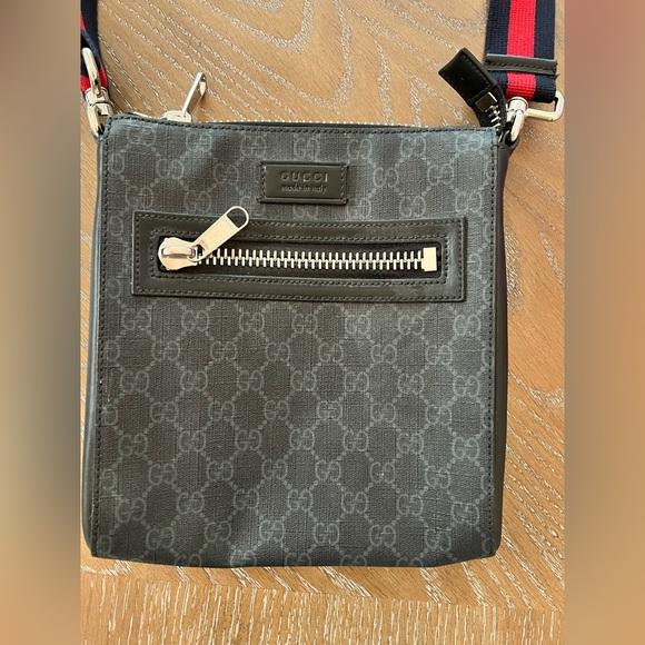 Authentic Gucci crossbody bag - Picture 2 of 5